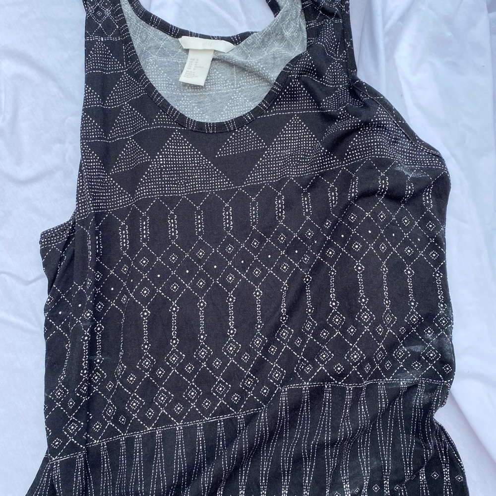H&M black and white tank top. Great condition.